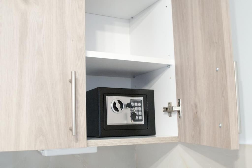 Mina'S Spacious Apt : June '23 Renovated Солун Екстериор снимка